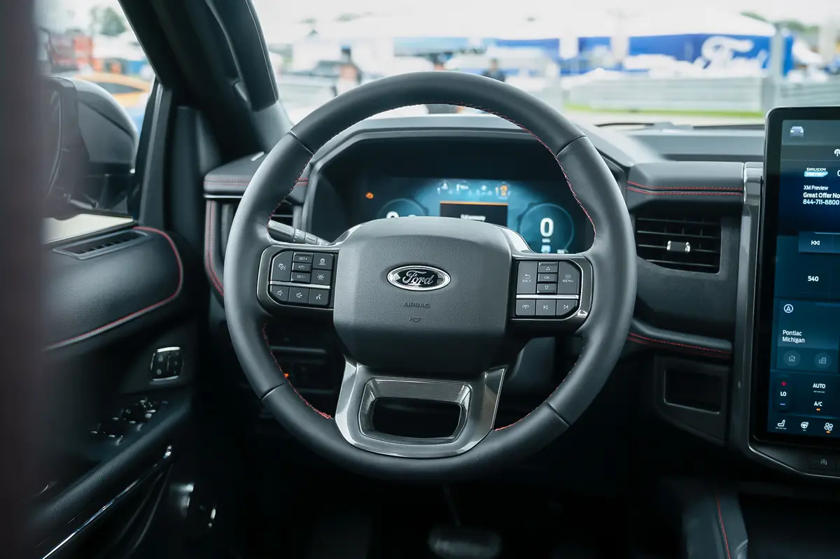ford-expedition-2022-37-controls-interior-steering-wheel-suv